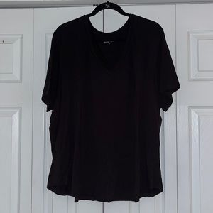 Universal Standard Women’s Plus Size V-Rex T-shirt / Black / XL